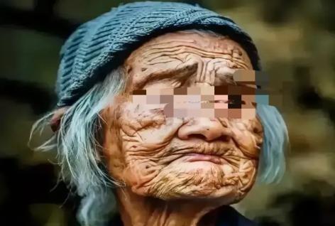 2009年，北京通州82岁老人，被5个儿子遗弃家中饿死，半个月后才被孙子发现，法