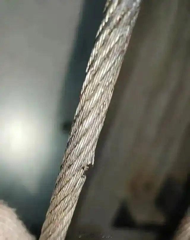 一小区23部电梯的钢绳遭人为切割！呼和浩特这个小区的业主，最近坐电梯都发怵！