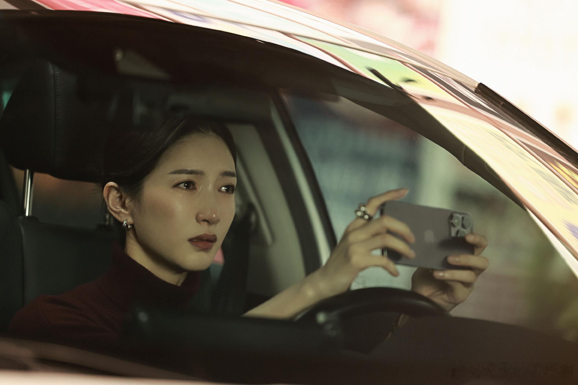 江疏影能不能一直哭，真的被江疏影这段哭戏戳到了，没嘶吼没狰狞，单靠眼神和眼泪就把