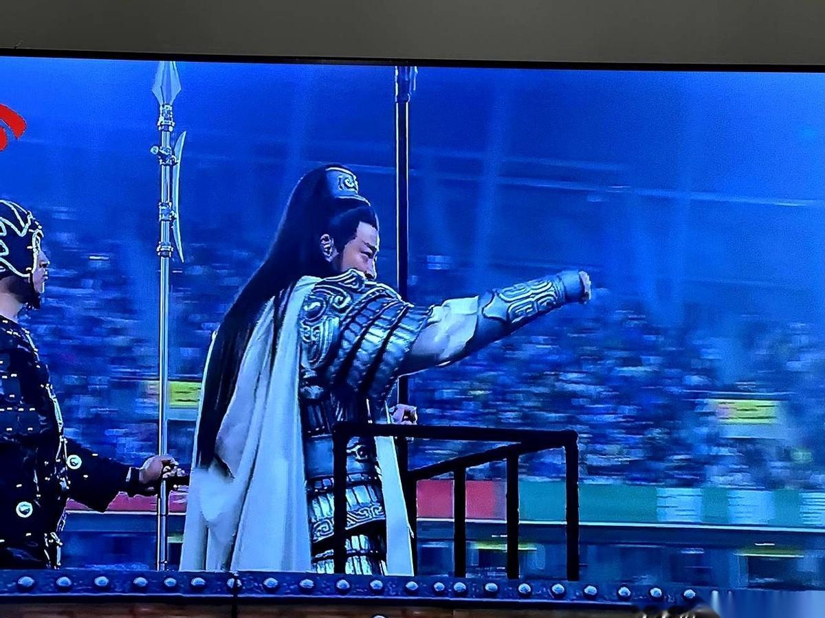 “50多岁了，想让我骑马？那不是砸项羽的招牌吗？”这句硬邦邦的话，直接从一个男