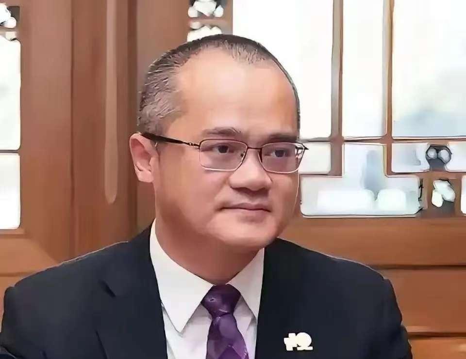 你以为王兴只靠外卖赚钱？大错特错！过去8年，他悄悄用美团1670亿现金储备，砸
