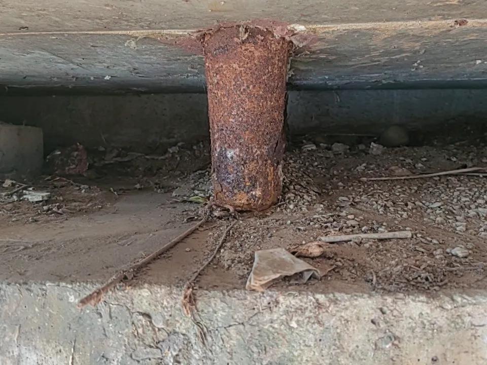 真是百闻不如一见呐，对着图纸足足花了两个晚上，硬是没有搞明白桥梁中这些细部节点的