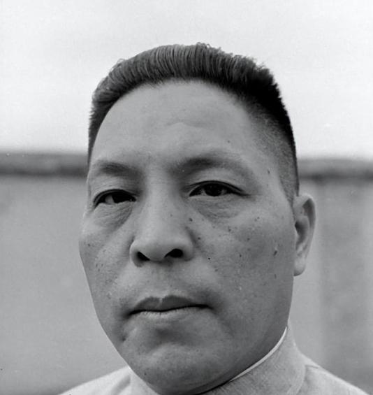 1944年4月，日军发动豫中会战，蒋鼎文作为第一战区司令长官，统辖四十余万大军，