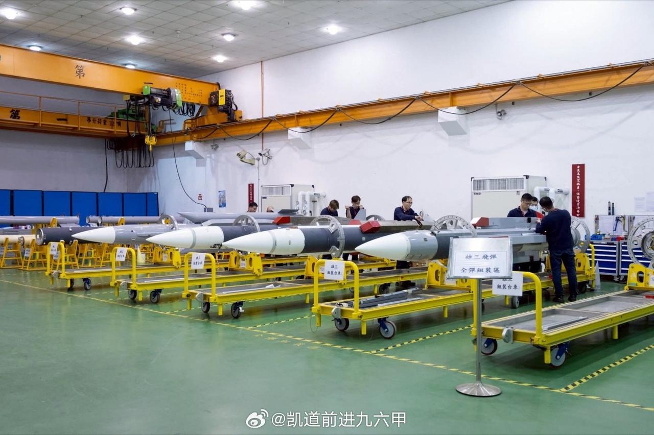 赖清德在伪台中科院视察“雄风3”反舰导弹、“天弓3”防空导弹生产设施，伪台中科