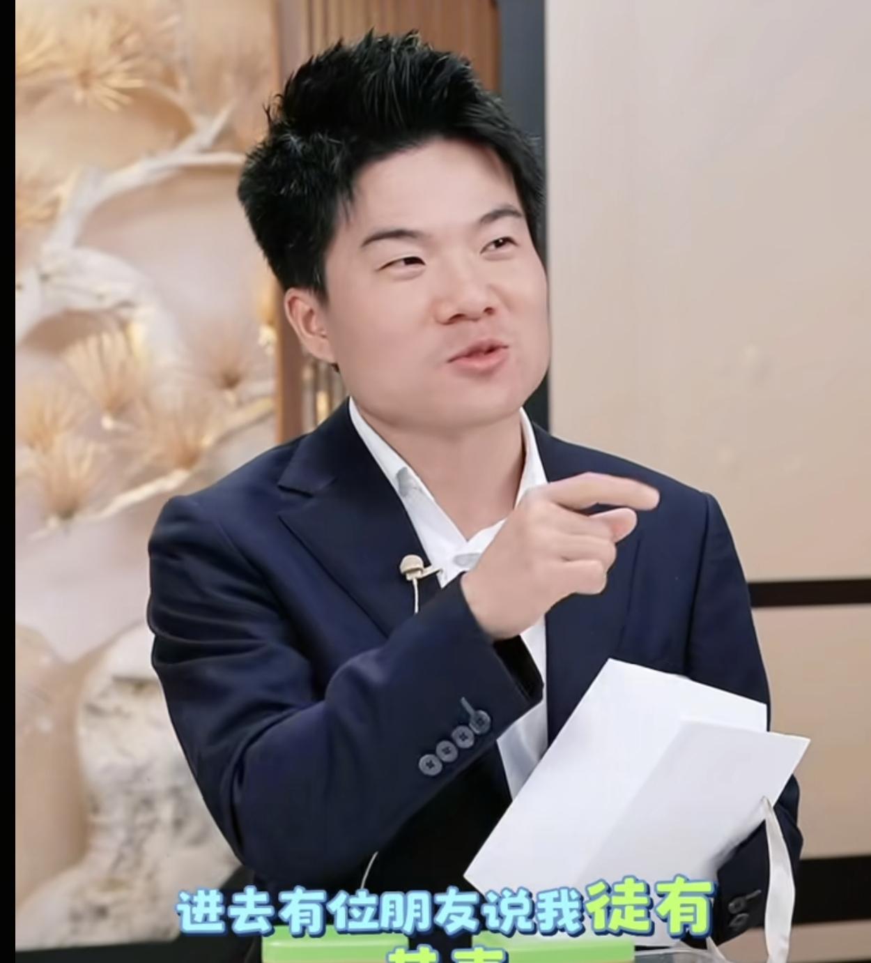 歪打正着了！董宇辉上播时有位黑粉说他徒有其表，董宇辉听了嘴都要咧上天了，夸他