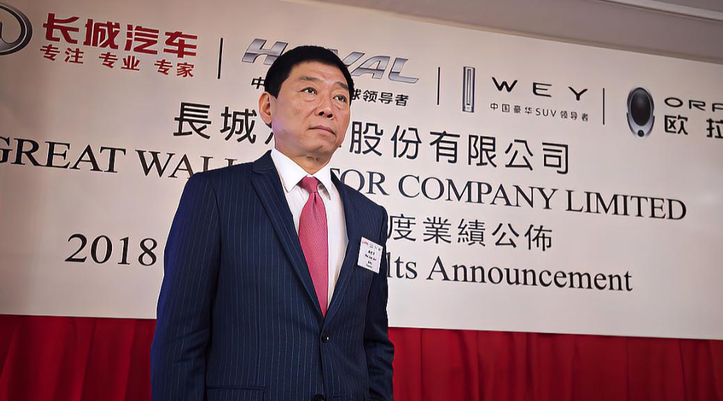 长城汽车这钱啊，花得跟别人真不是一个路数。你就说去年，营收刚过两千亿，反手就是