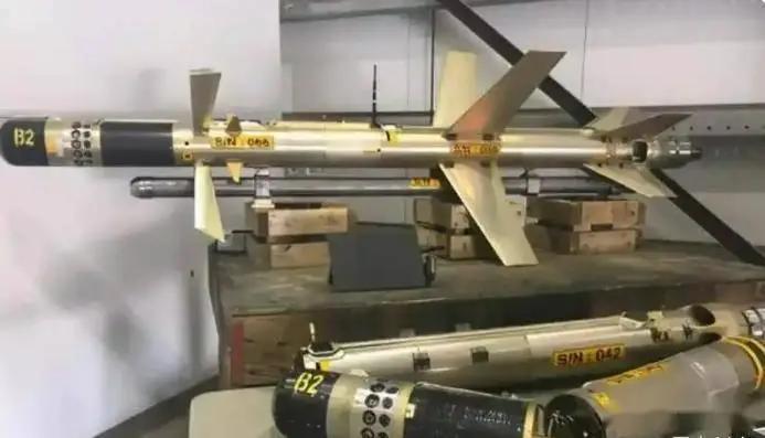 没给美国留面子！众目睽睽之下，伊朗给胡塞送来“空中地雷”，不追着战机打，提前潜伏