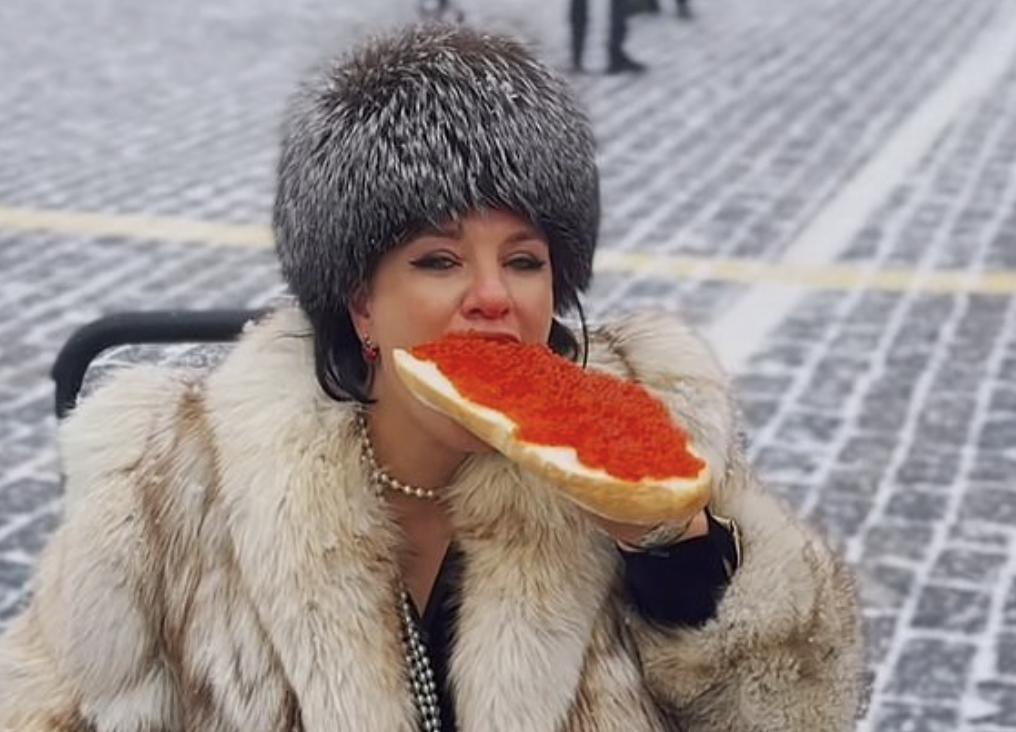 【奢侈被禁：在克里姆林宫附近拍摄红鱼子酱照片被视为流氓行为】在俄罗斯，现在已正式