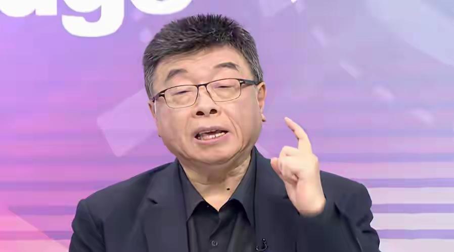邱毅怒批最大黑暗势力是民进党，韩国瑜专打自己人简直丢人傅崐萁在党团协议书上签