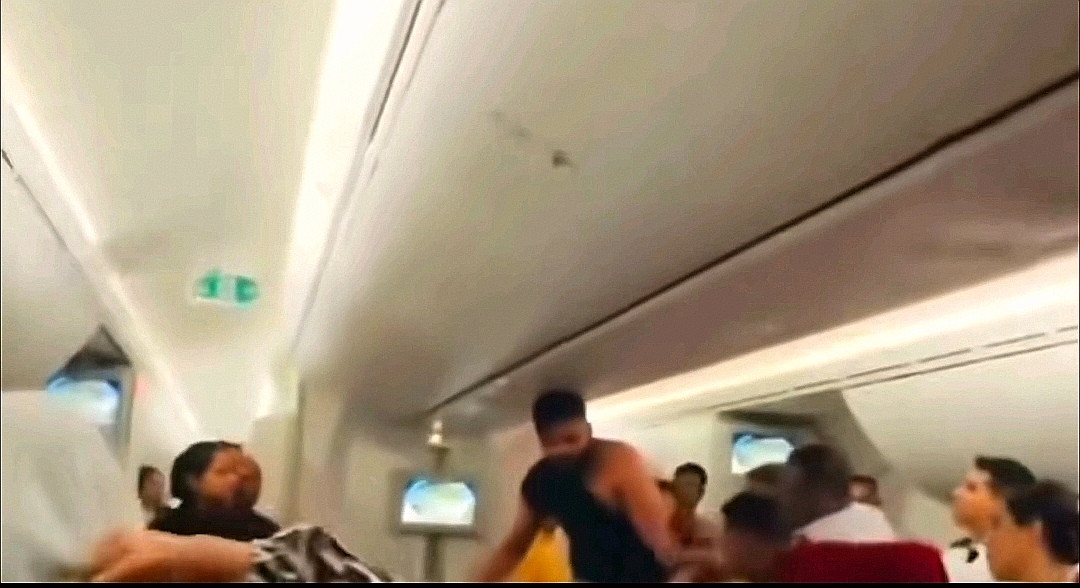 孟加拉航班高空发生互呕扭打，高空冲突不容小觑！2026年9月16日，孟加拉国航空公司BG-201航班