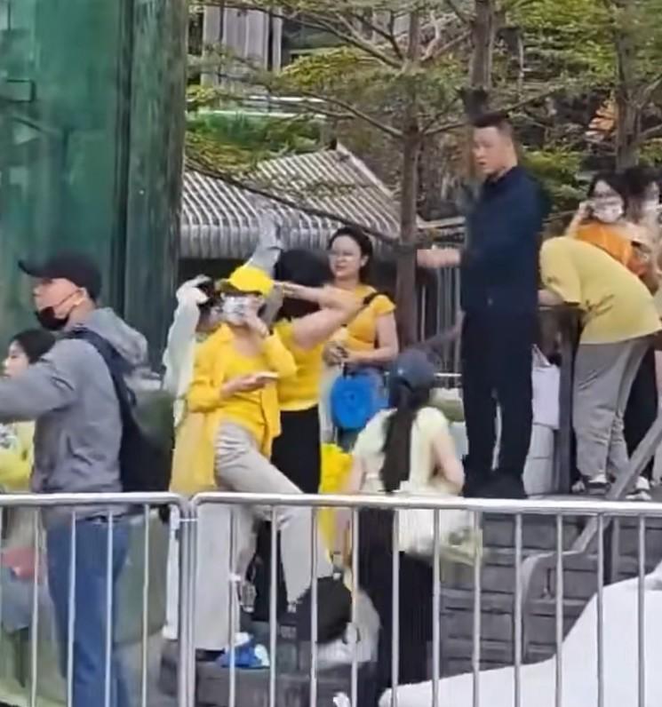 去香港线下看肖战的CP粉终于清醒了，博君一肖果然是个笑话。肖战这边的工作人员明