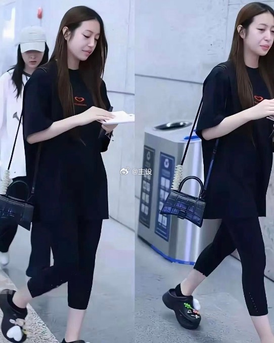 赵薇的女儿，😂😂这富炫得