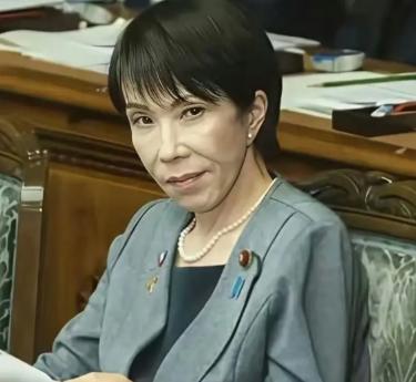 现如今，估计中国许多老人并不知道高市早苗是谁，可当他们看到高市早苗的照片后，大部