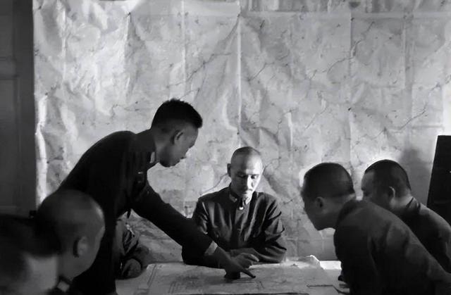 1936年12月25日下午，张学良亲送老蒋回南京，走前，老蒋对张学良说：“汉卿，