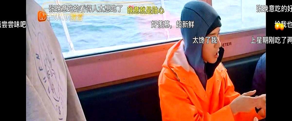 回酒店吐得比他还安静。看见《花少》里龚俊大半夜啃面包，我就想起自己连轴转