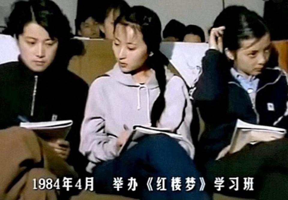 央视版《红楼梦》中一神秘女星，因作风问题被剧组开除，今杳无音信。200多年前