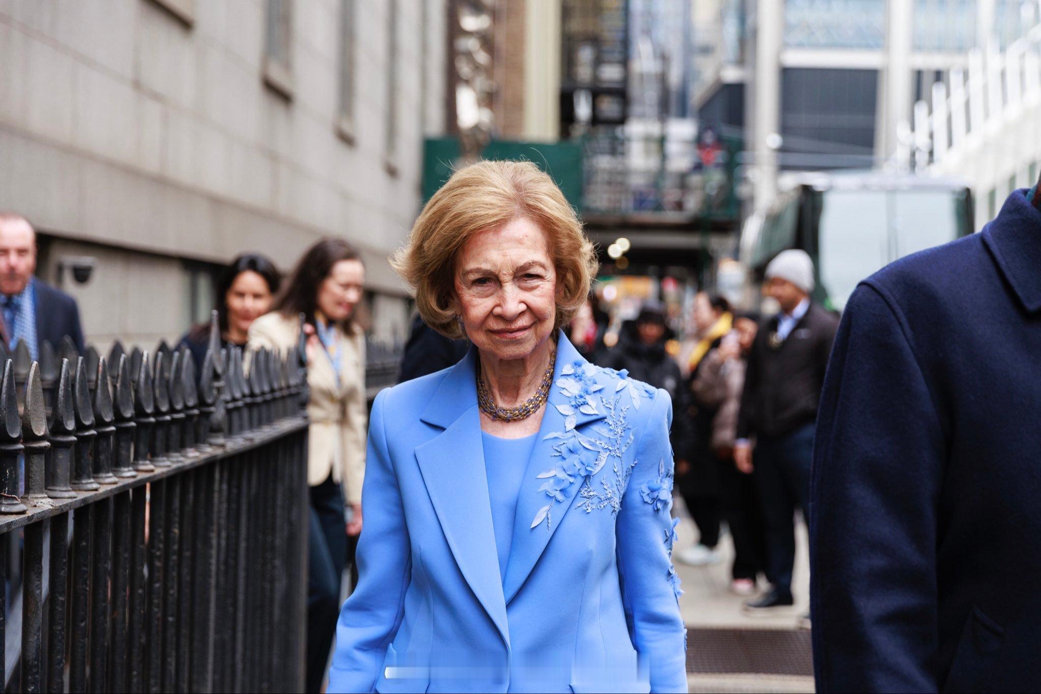 老太太又出差啦~11月12日，索菲亚王后在纽约塞万提斯学院主持了“迭戈·德·加尔