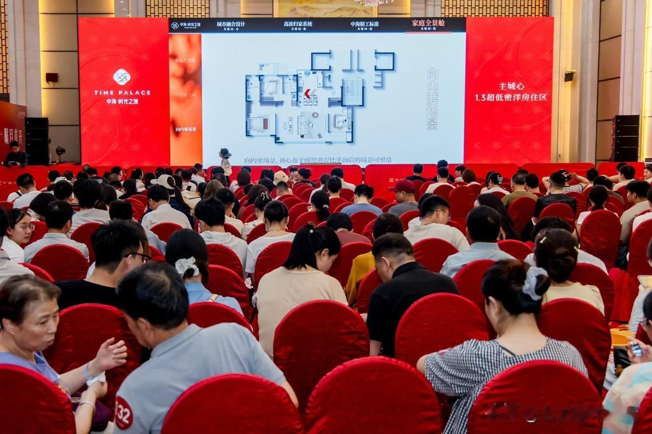 合肥又一新盘看盘摇号。冲首开的都是怕后面买不到了。