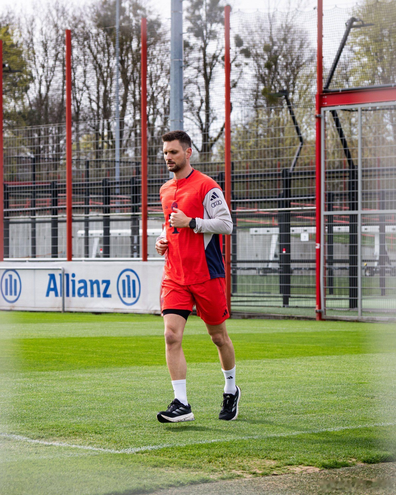 🚨自斯文·烏爾賴希受傷後，首次恢復跑步訓練🇩🇪