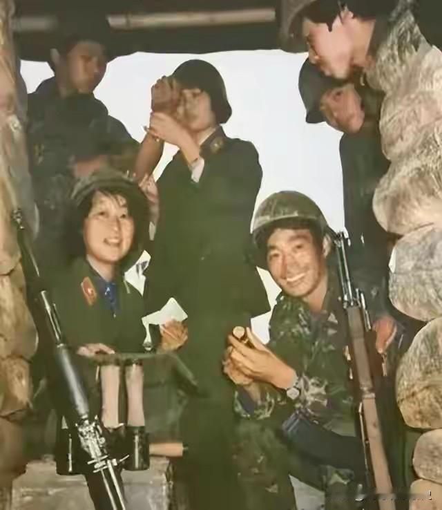 1987年，老山前线下来几十个女兵，第一件事不是回家，而是躲进落烧内衣198