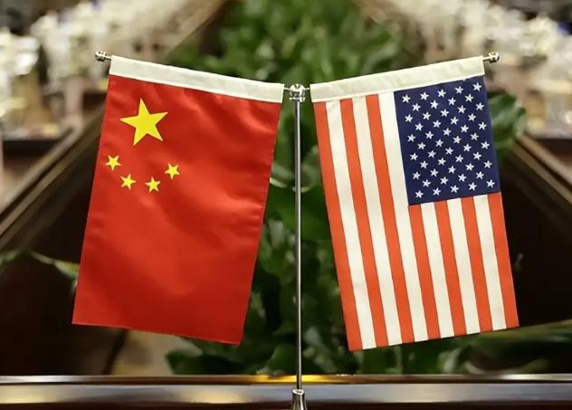 说句不客气的话，现在世界上中国不动，谁也不敢动！美国也是打代理人战争，要么就是小