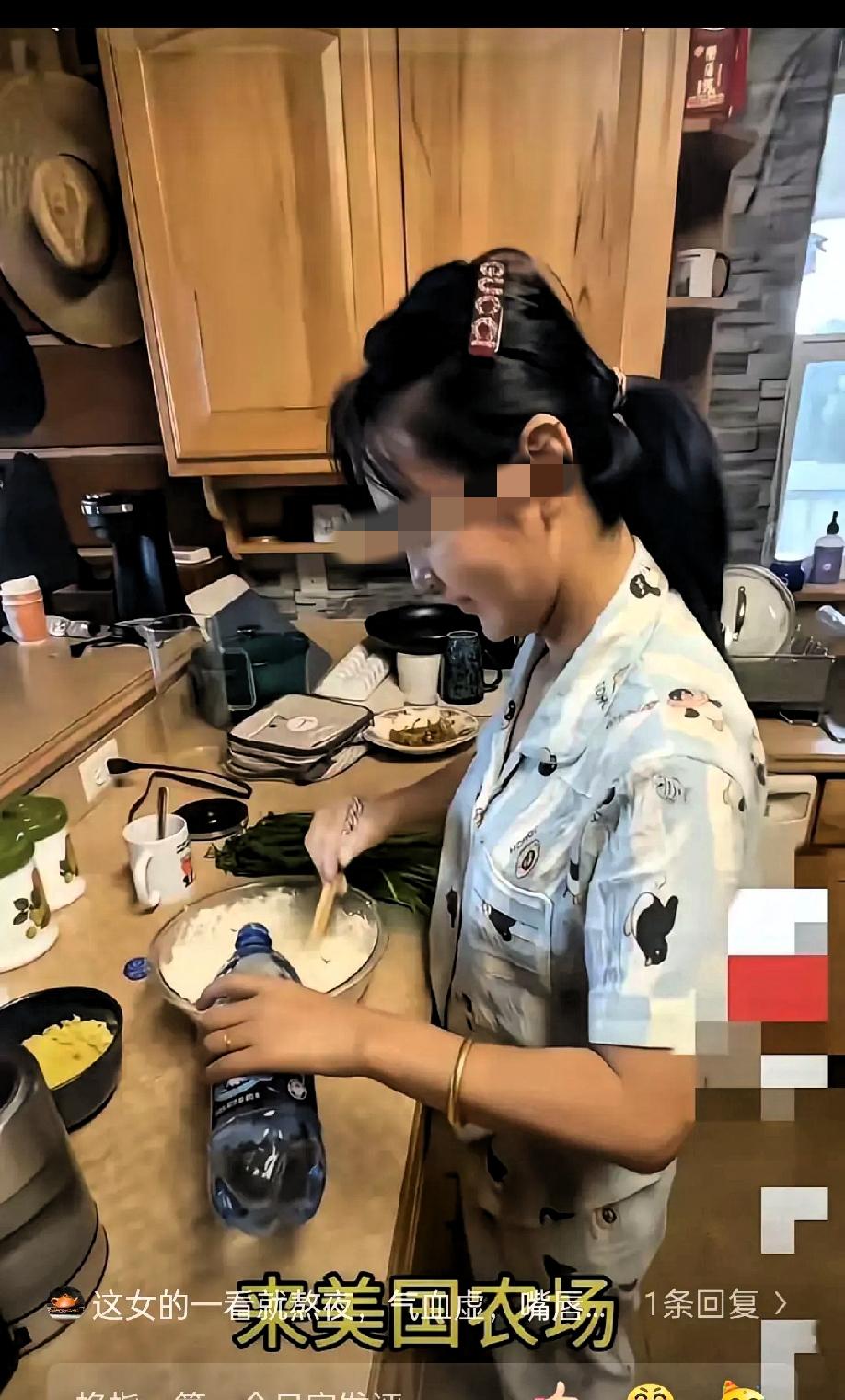 一个二十多岁的国内女子，她为了得到美国icon(绿卡)，就嫁了美国农场的一个六七