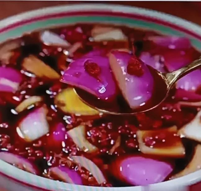 年轻人总睡不好，可能是肝火旺在捣乱。“秋燥易动火，夜难眠到晓”，秋天天气燥，很多