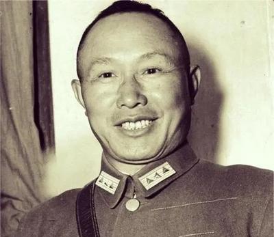 1944年9月，蒋介石有意让陈诚取代何应钦担任军政部长，何应钦气得大骂：“陈诚算