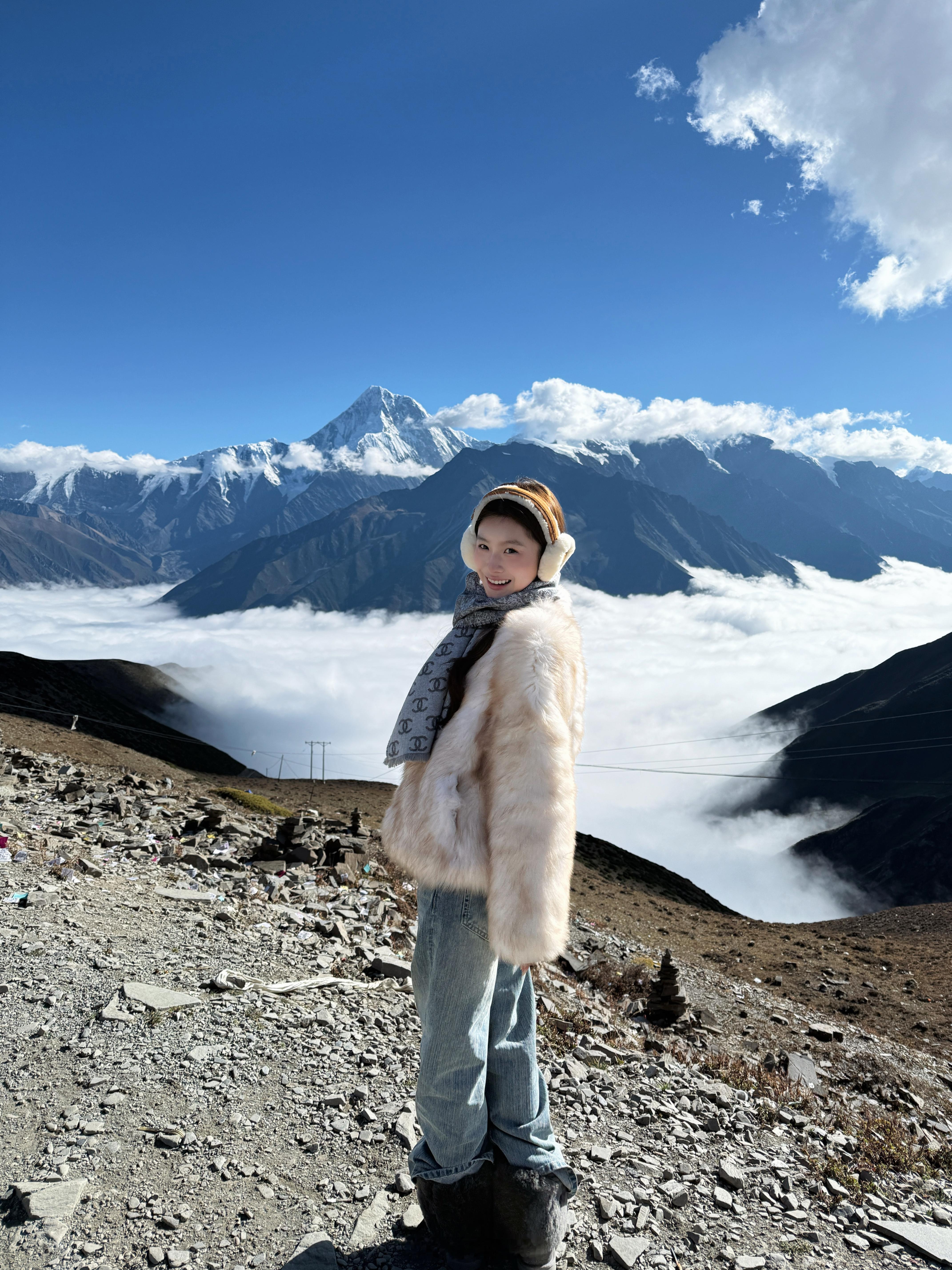 在子梅垭口看见了云海和贡嘎雪山🏔️