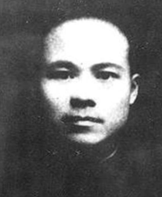 1949年10月1日，流落澳门的中共一大代表包惠僧，58岁的他通过收音机得知新中