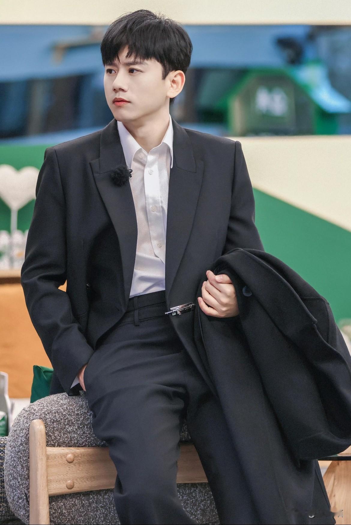 原本以为张杰只是个歌手，实在没想到，他居然还有个超厉害的隐藏身份——上海电影