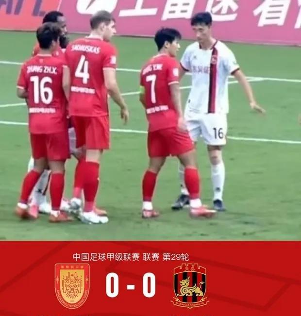 重庆铜梁龙关键时刻掉链子，被广东广州豹追平了，中甲升超最后一个名额最后一轮决出，