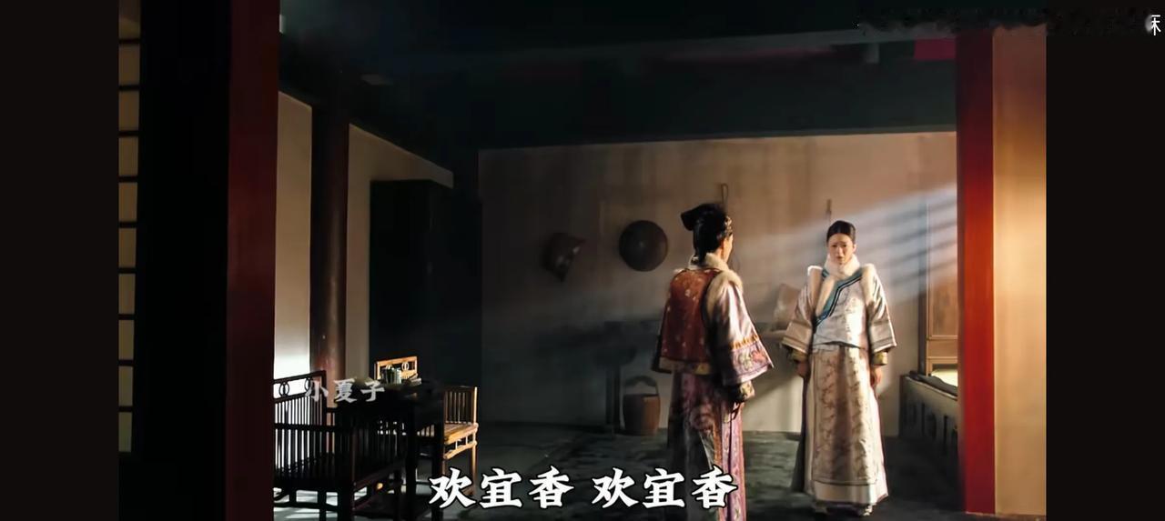 重温甄嬛传华妃下线这段戏，当白绫、匕首、毒酒摆在华妃面前，这场惊心动魄的谢幕戏