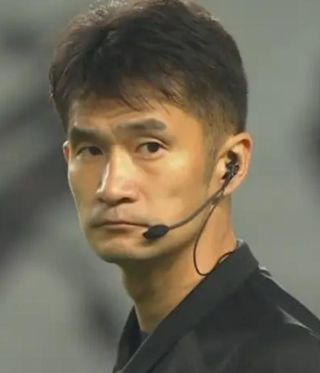 裁判艾堃有四个没想到一、没想到成都蓉城VS河南队这场比赛的关注度这么高二、没