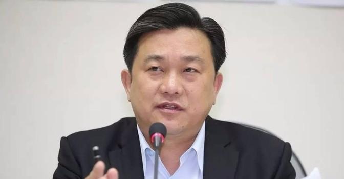 “台独”的解读真是奇特呀！全台湾都认为特朗普说的是要台湾交“保护费”，“台独”顽