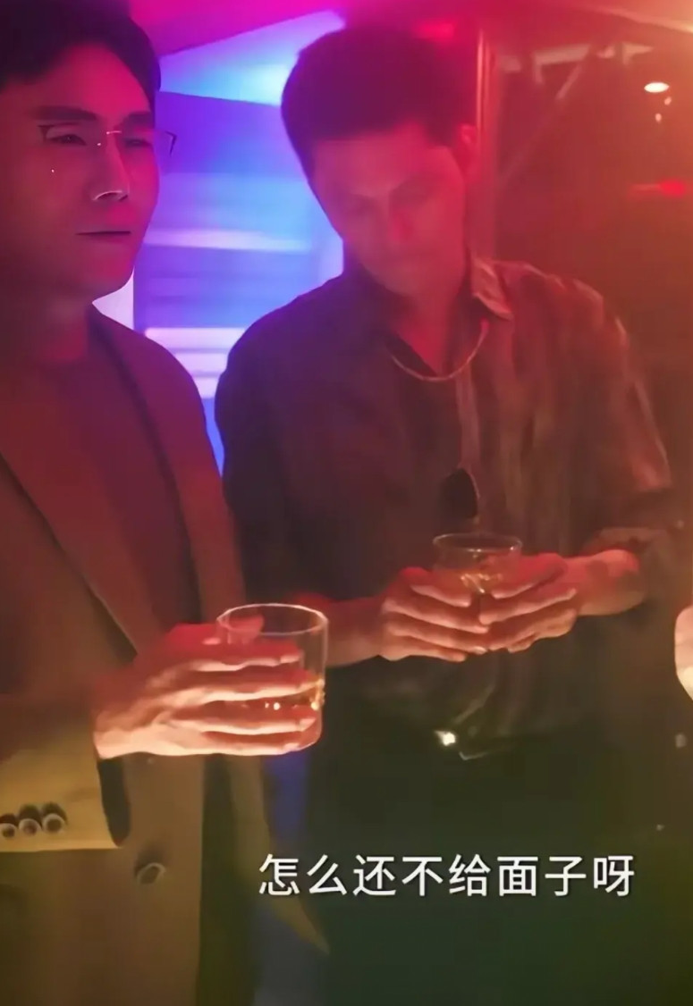 《扫毒风暴》卢少骅敬科长100杯酒，找100人，那时一年收入才9000元，卢少骅