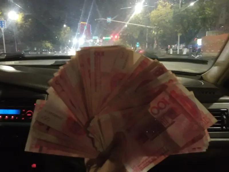 周末回家我给我奶转了500块钱她开口就说我哥哥给她转了1000，果然女孩就是