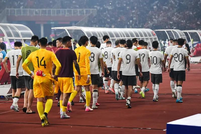 从比赛表现层面-**实力差距明显**：韩国足球在整体实力上的确强于国足，他