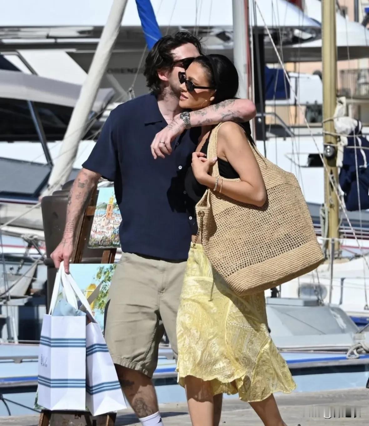 其实说实话，大布和她老婆的第一次婚礼其实从外人和媒体的角度来看并没有多难堪。