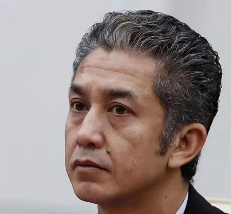 夏卡武王子是拉那烈亲王的儿子，他长着一副明星脸，洪森从年轻时就跟他父亲拉那烈斗，