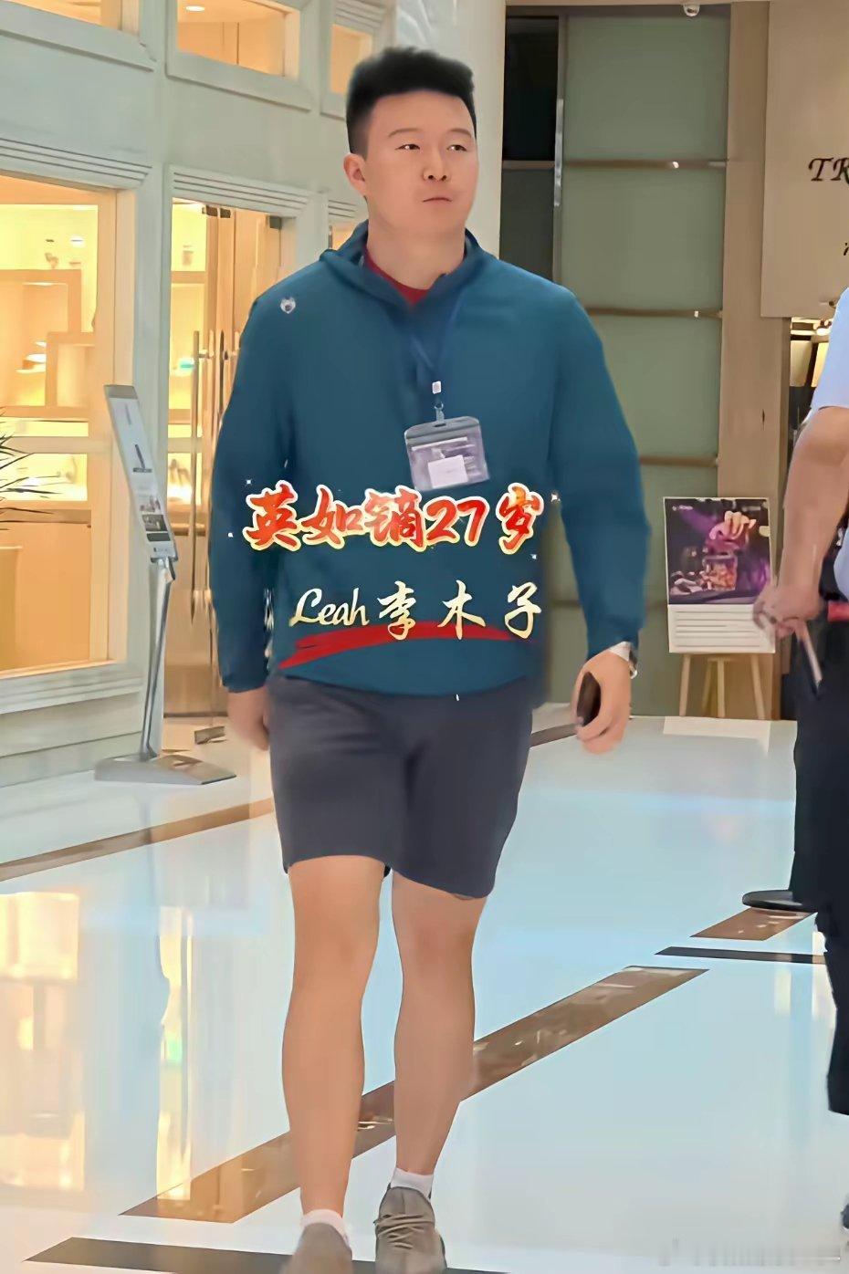 英达甭提多后悔了。和宋丹丹离婚之后彻底和巴图断了联系。他的原话是各过各的小家庭。