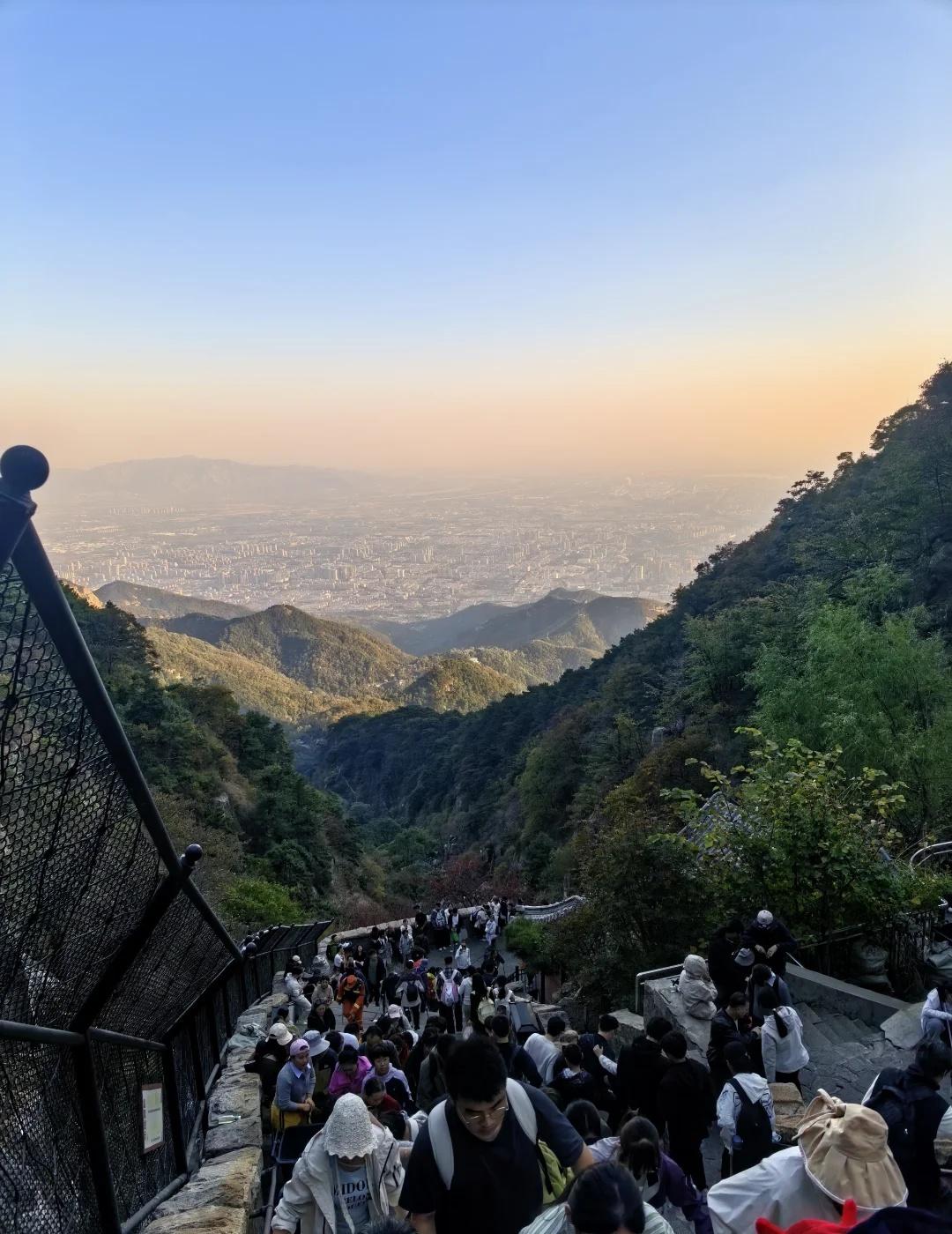 泰安！你一定会大爆！行程规划匆忙，随机选择了泰山作为三日游目的地。尽管只有三天