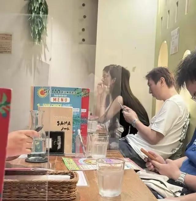 富二代里，王思聪能甩汪小菲十几条街？无论是长相还是才华，汪小菲都不及王思聪？很