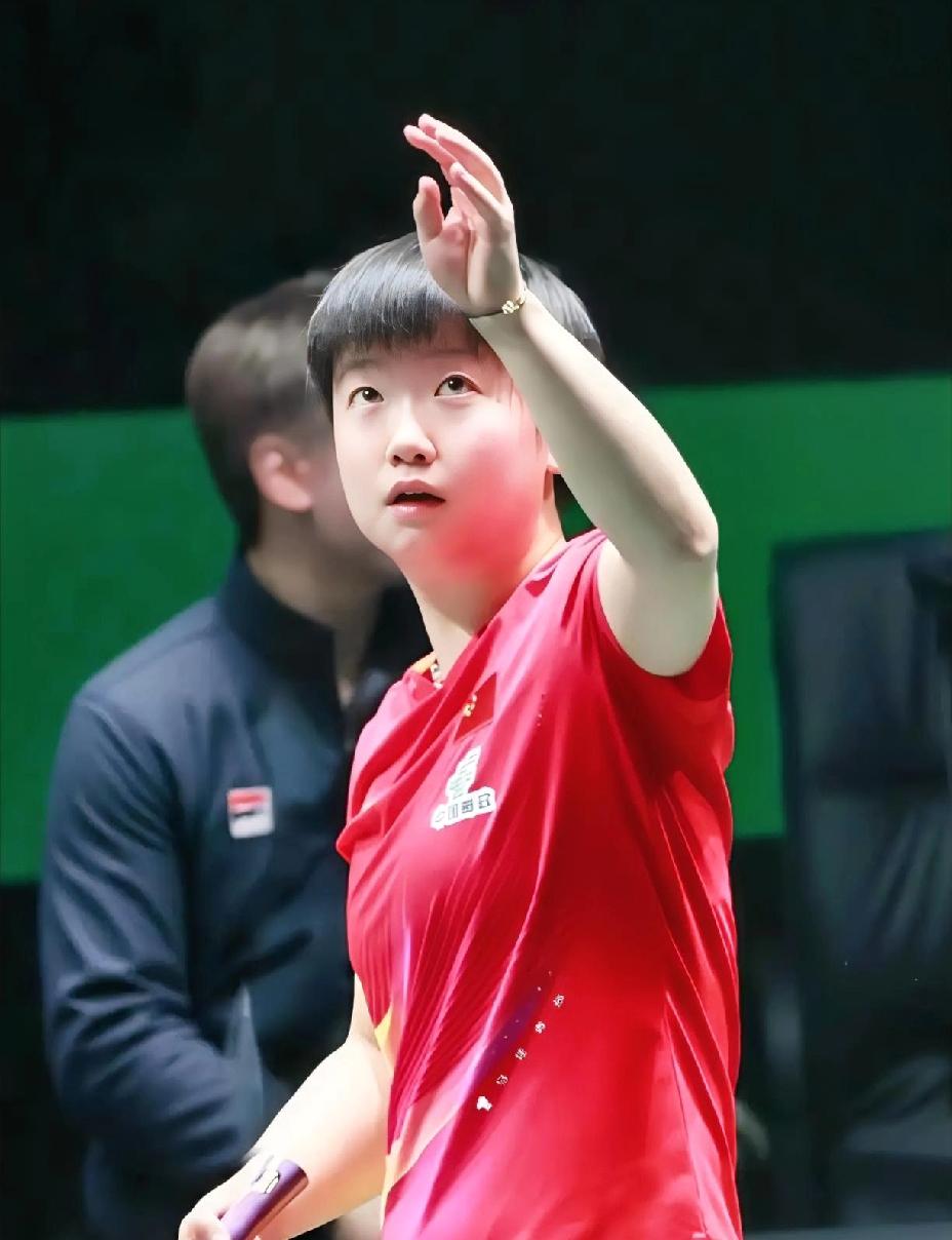 莎莎真是个实诚的孩子，直言第二局有点走神，接发球有一些偏，接的比较乱。