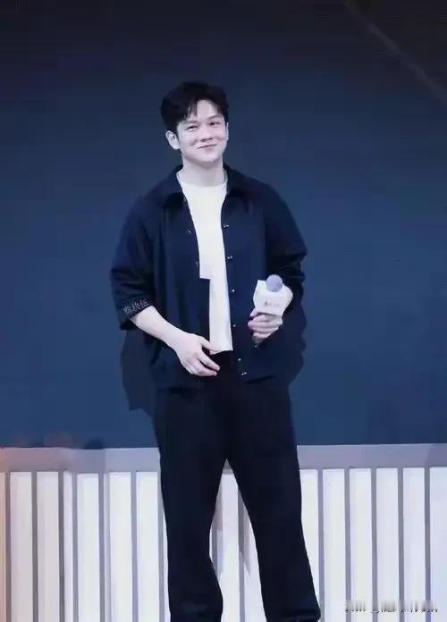 樊振东加盟德甲后的首要任务就是帮助上海地产物色几个打手。今年的乒超，上海地产