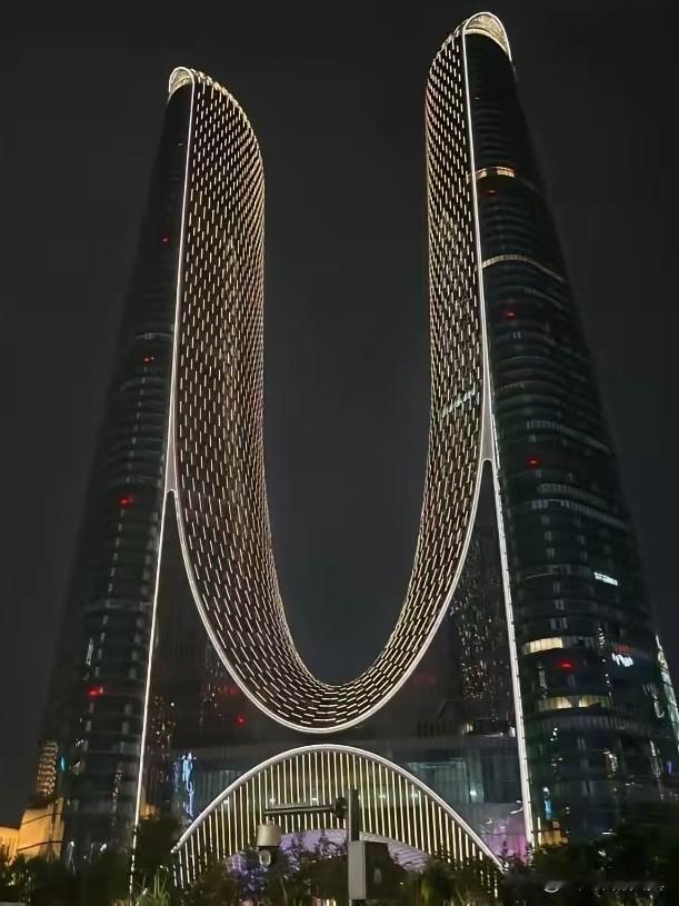 杭州这整件事里，最狠的不是赵某被J留，是那个姑娘没接那100万。想想看，