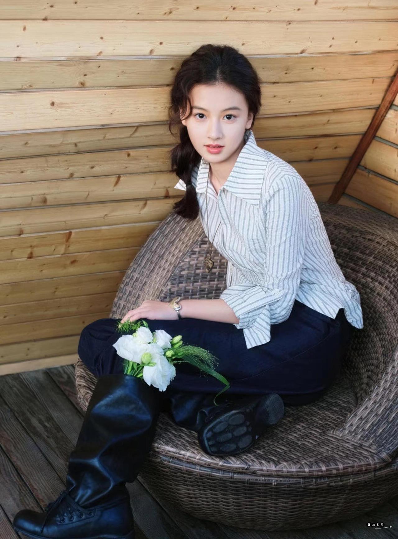 化妆之后辨识度低了很多大美女变成了小美女建议公司再重新定位尽量淡妆低美颜