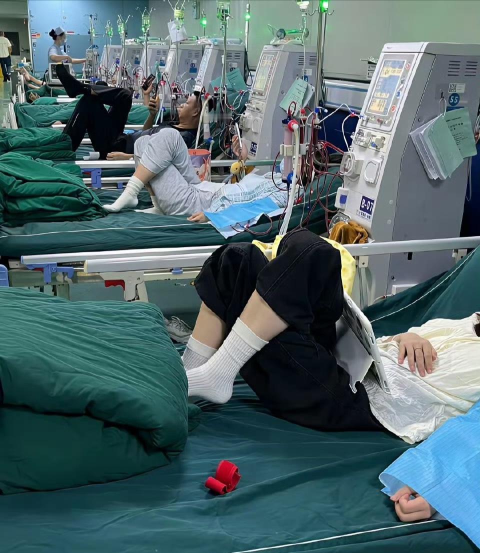 有网友看了牢A关于“斩杀线”的文章，感受颇深。他表示自己是一个靠透析活了二十多年