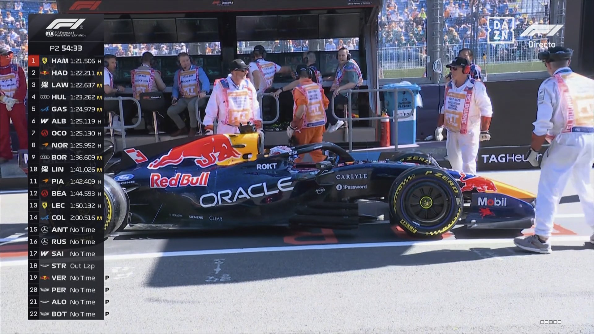 维斯塔潘的赛车在维修区通道停了下来，红牛技师把赛车推了回去F1赛车2026F1澳