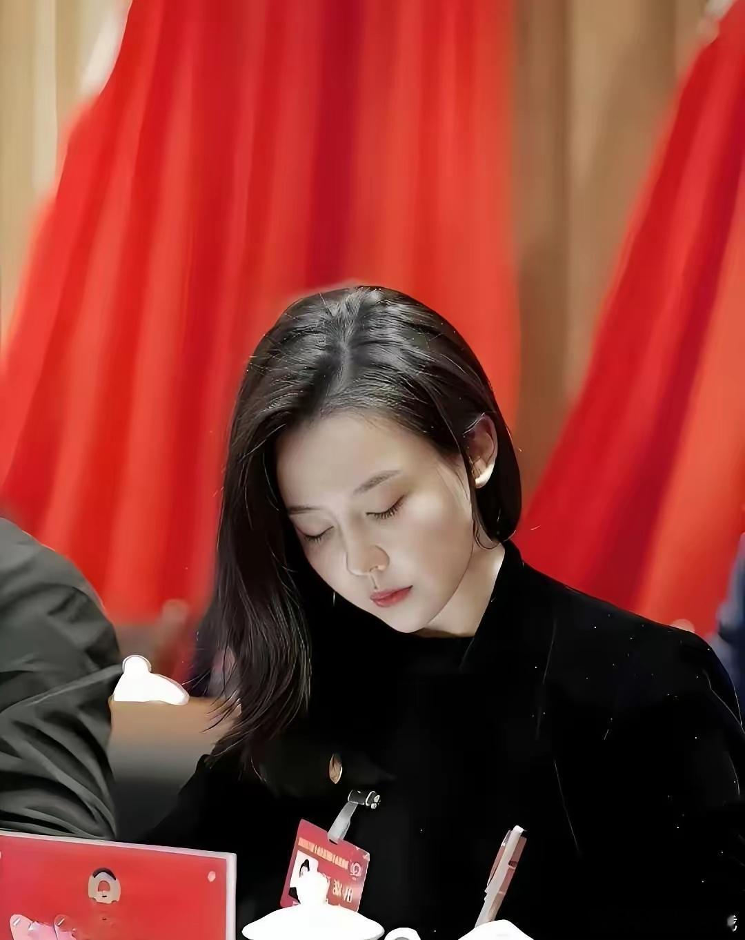 这算不算“体制内”颜值的天花板